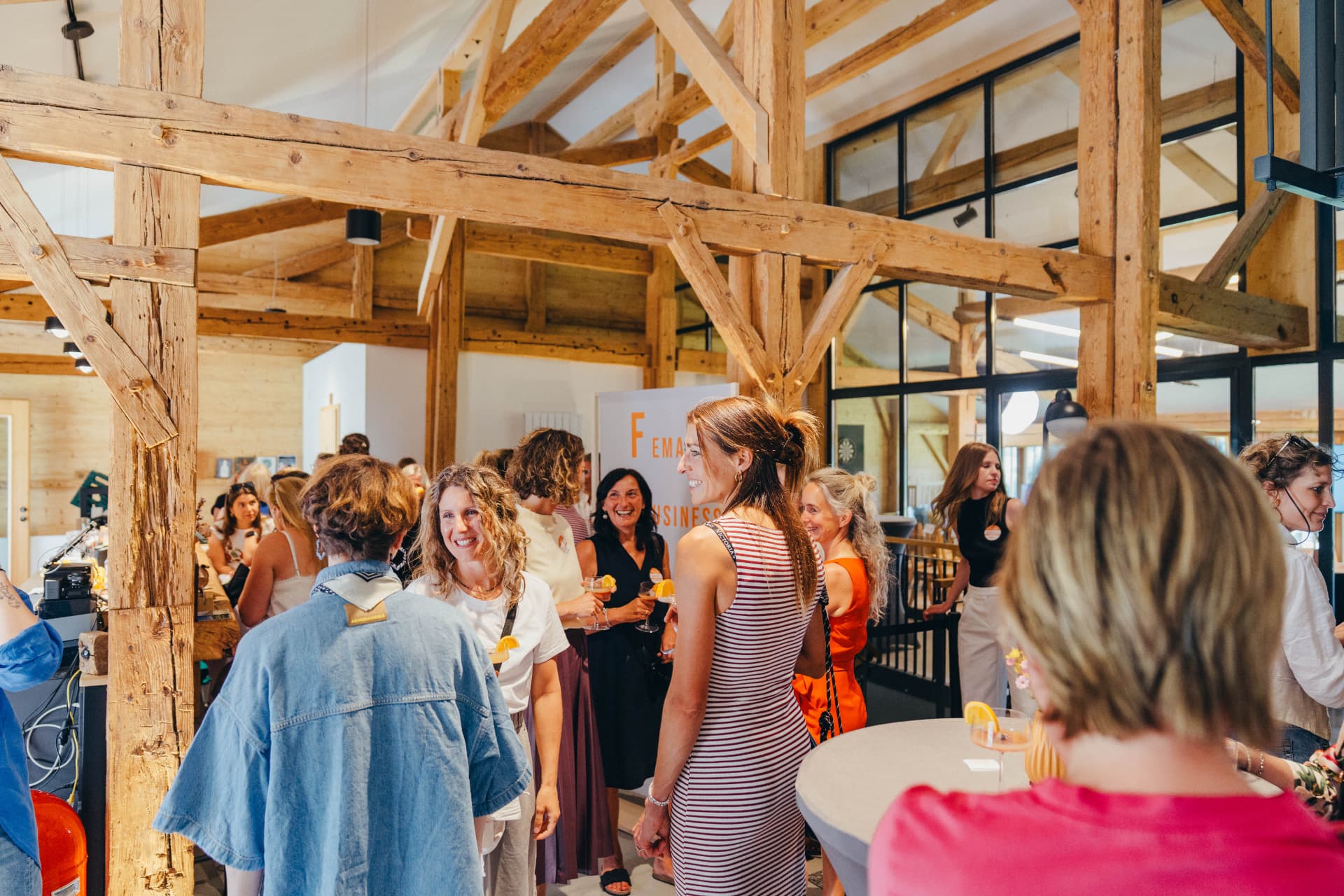 Networking-Atmosphäre bei einem FBF-Event im WANDL Klausmeisterhof